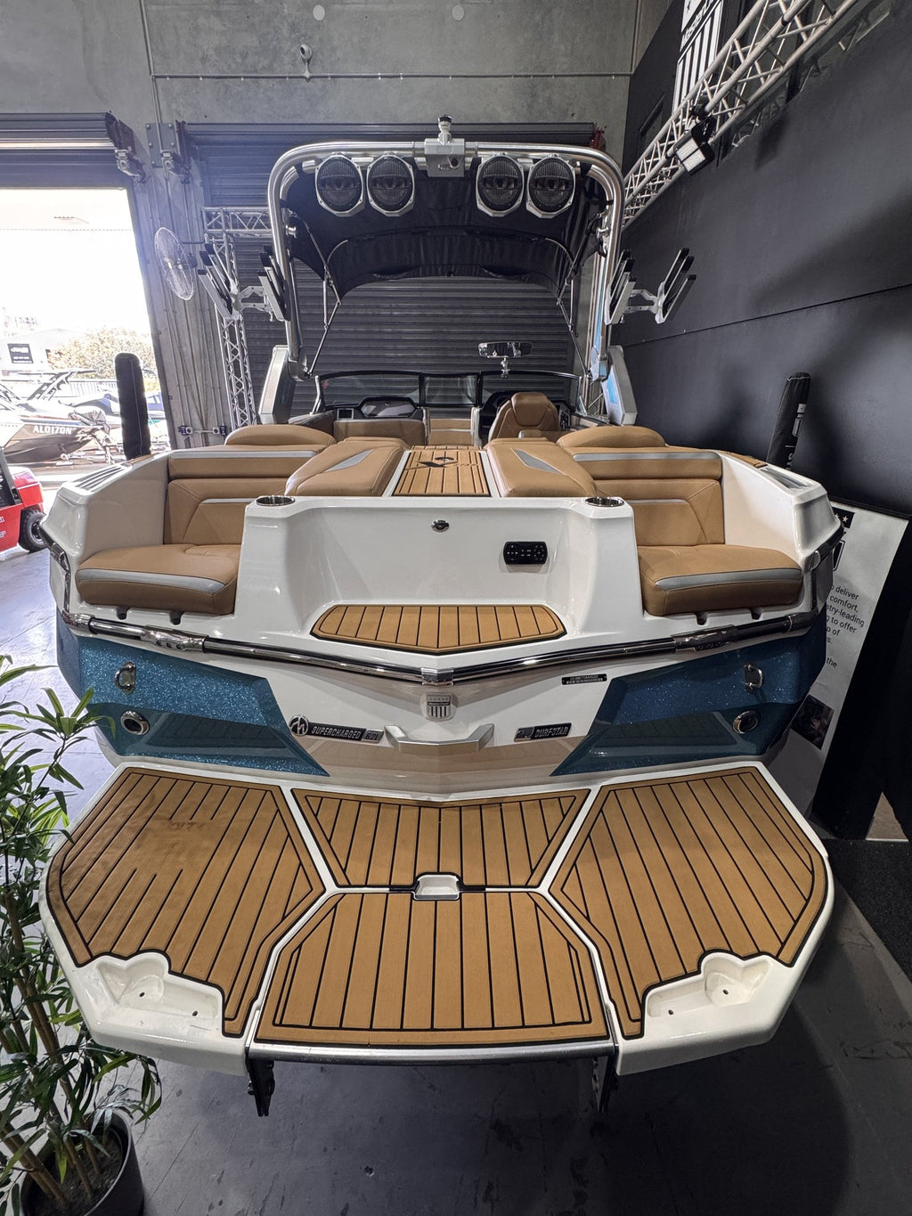 2023 MasterCraft X Star S pre-owned, stern looking forward
