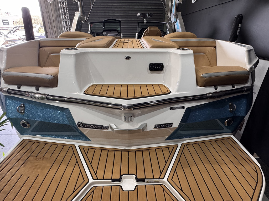 2023 MasterCraft X Star S pre-owned, stern view