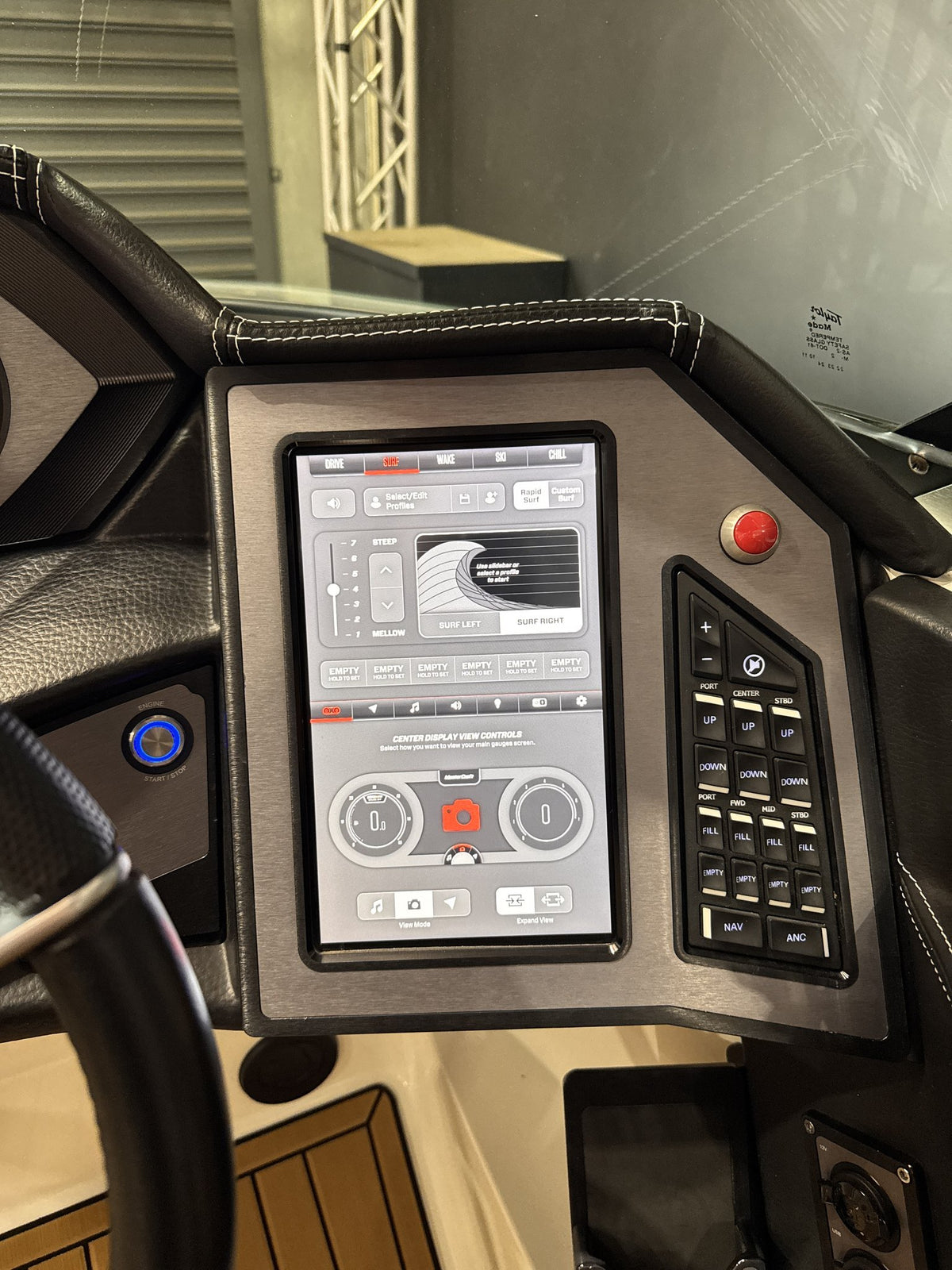 2023 MasterCraft X Star S pre-owned, helm touchscreen