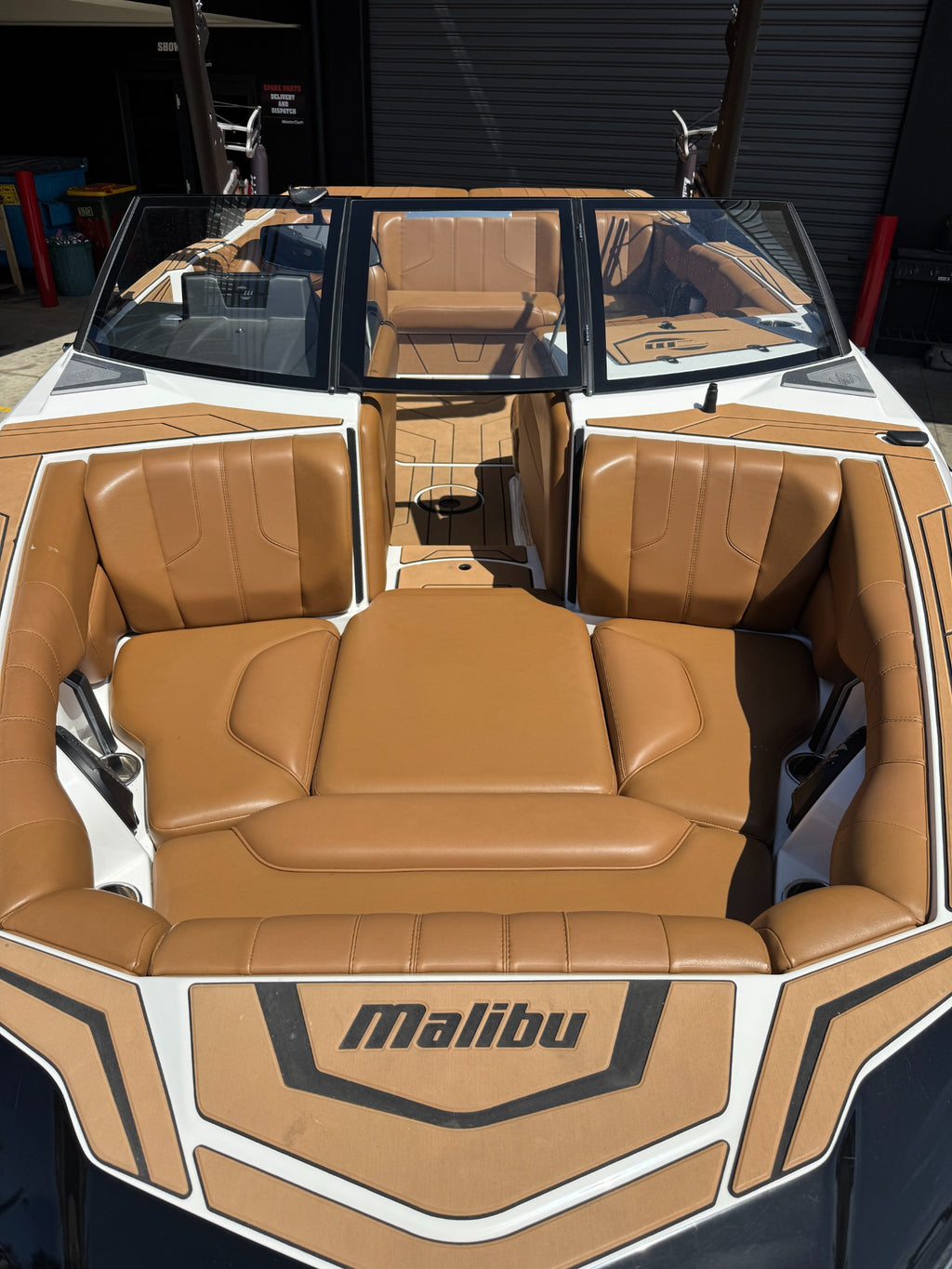 2021 Malibu 21LX — bow seating