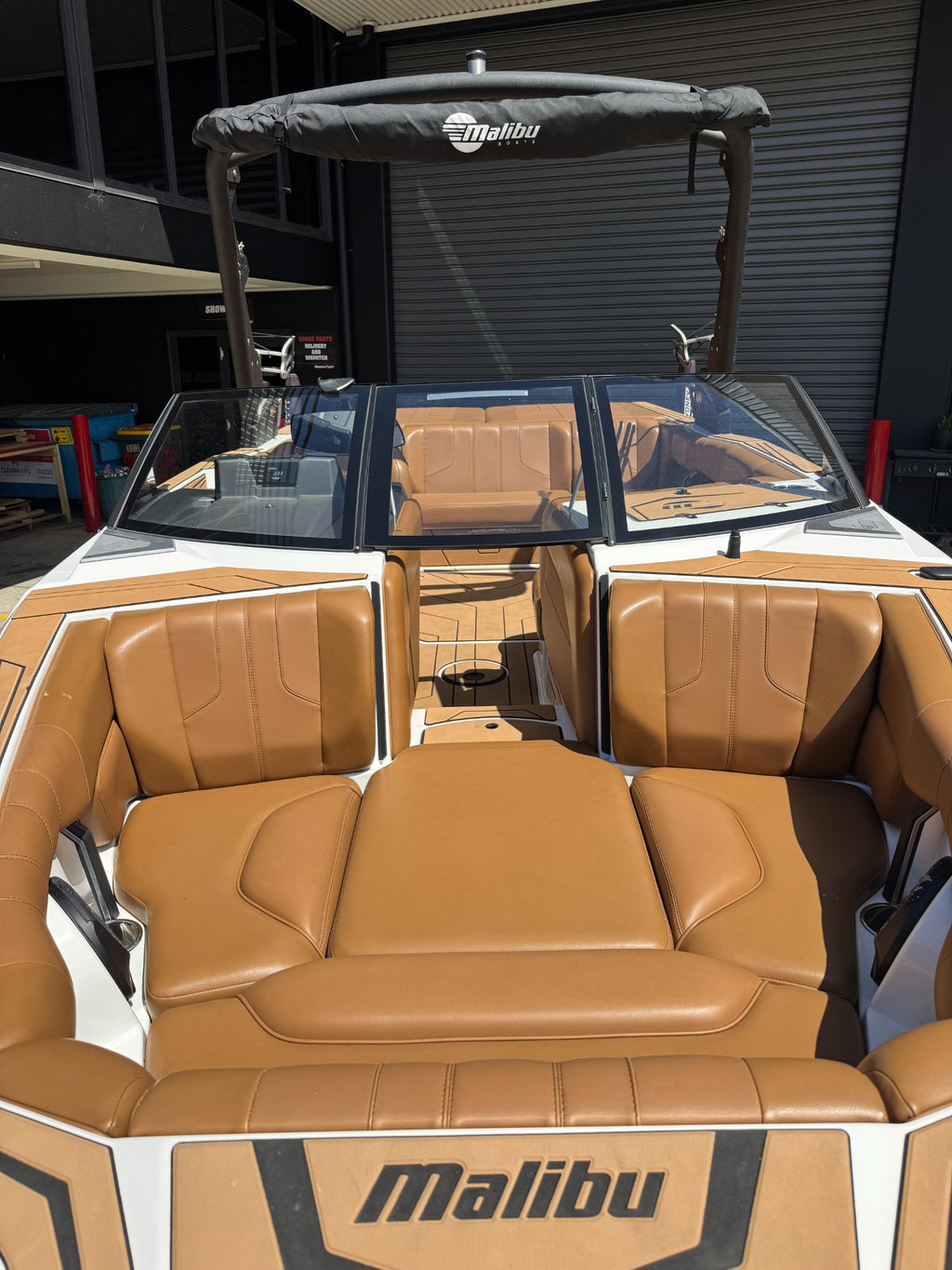 2021 Malibu 21LX — bow and tower
