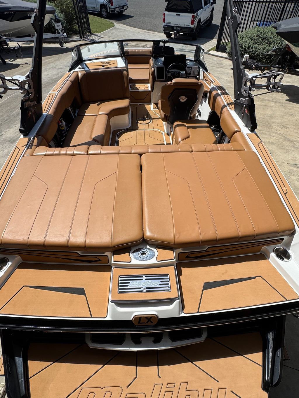 2021 Malibu 21LX — rear deck and cockpit