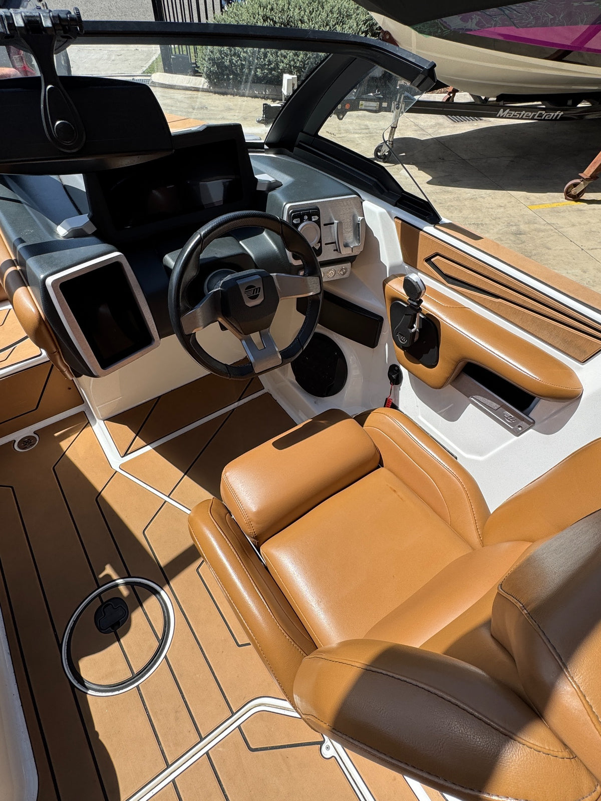 2021 Malibu 21LX — driver seat and helm