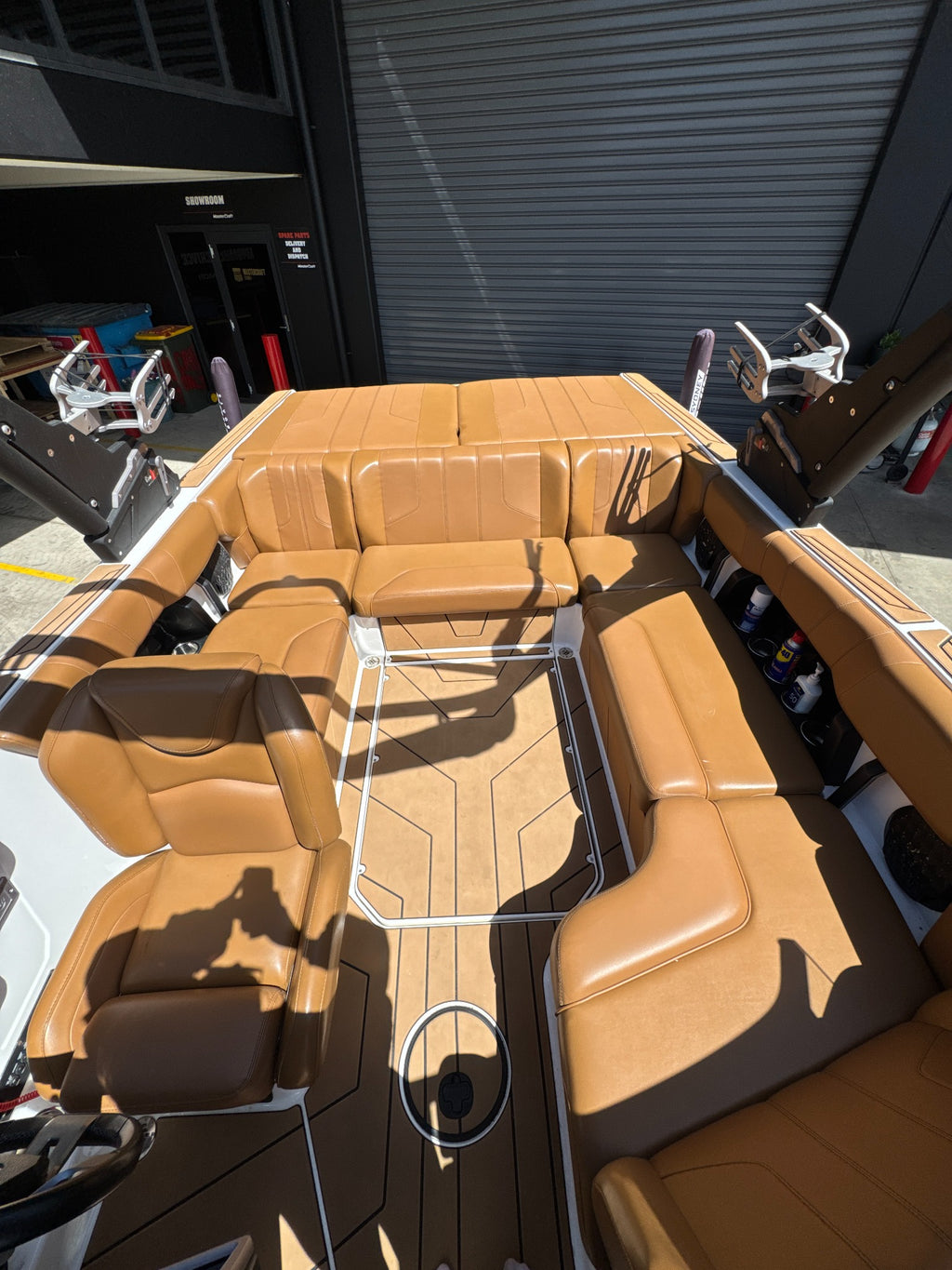 2021 Malibu 21LX — cockpit seating