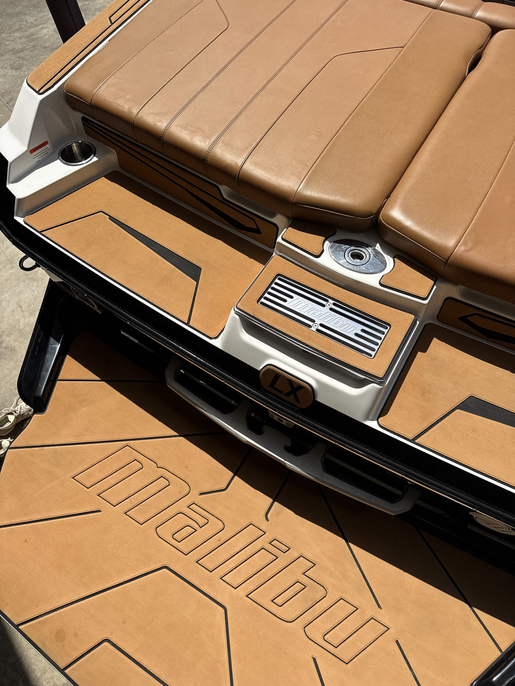 2021 Malibu 21LX — transom step and swim platform