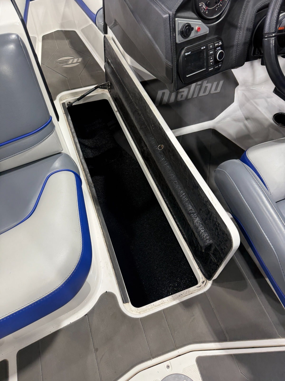 2021 Malibu TXI — interior storage