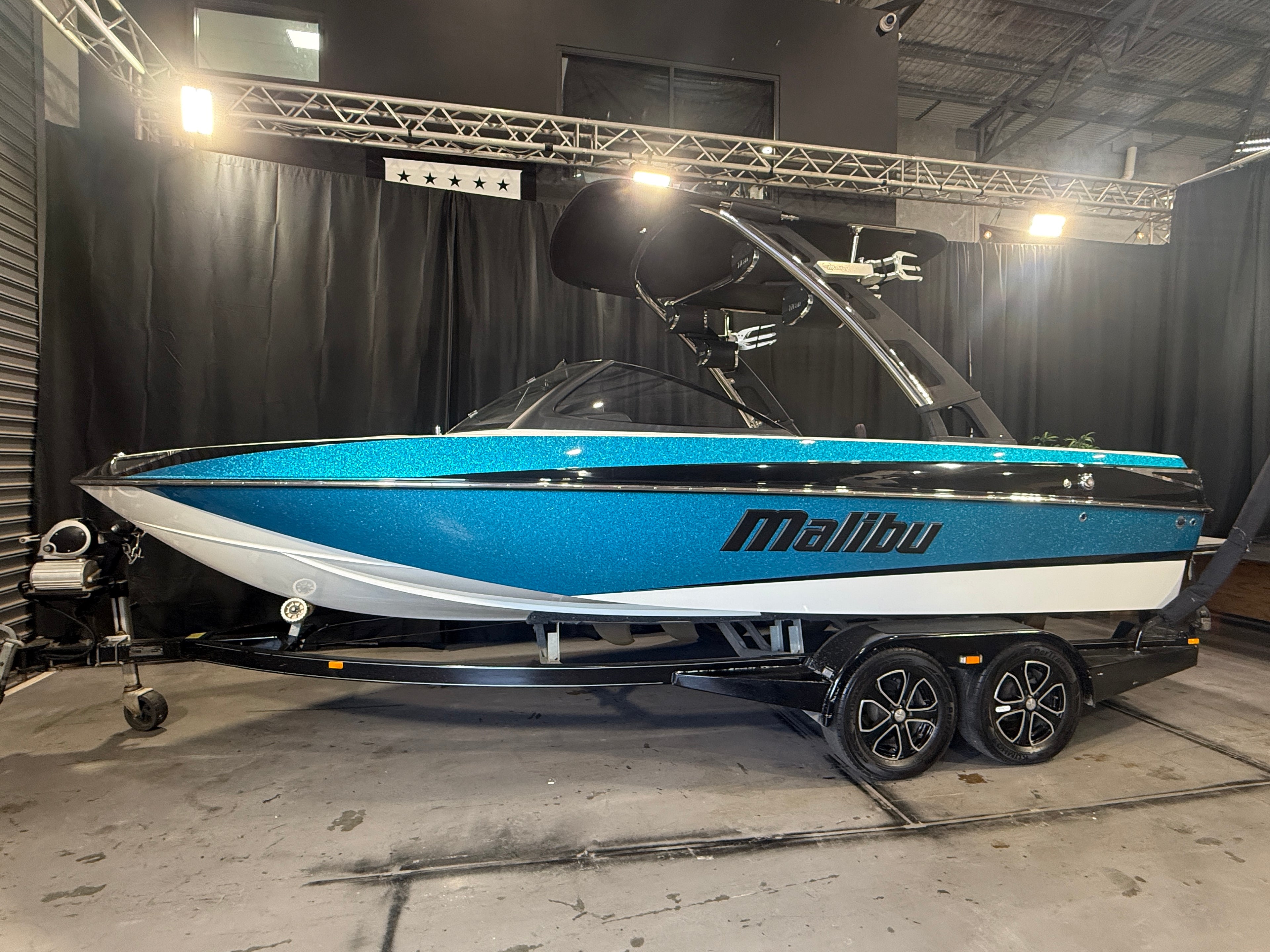 2014 Malibu WakeSetter 20VTX | Premium Pre-Owned