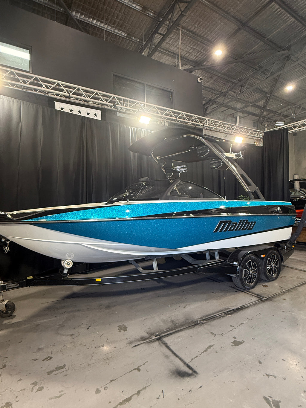 2014 Malibu WakeSetter 20VTX | Premium Pre-Owned
