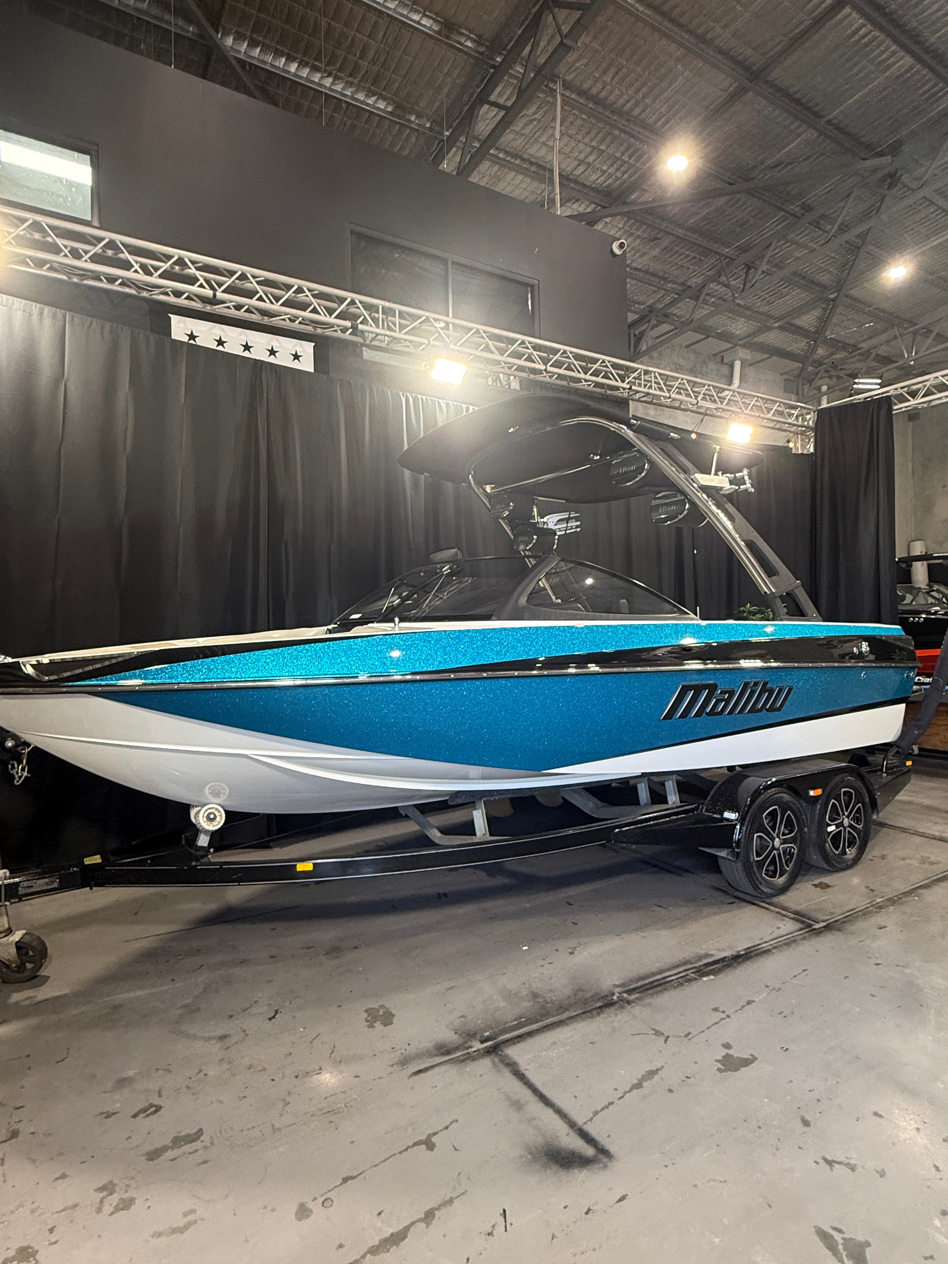 2014 Malibu WakeSetter 20VTX | Premium Pre-Owned