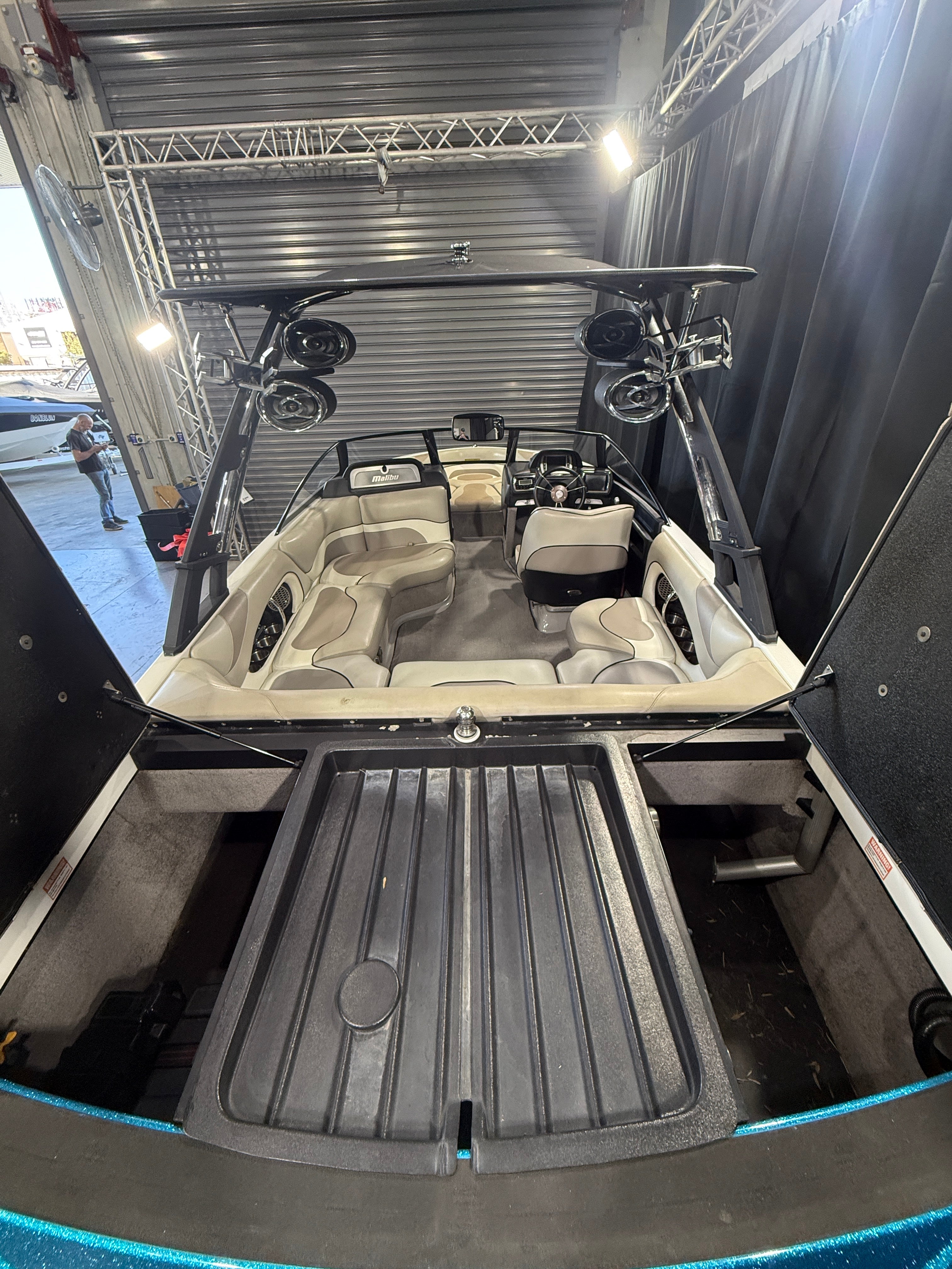 2014 Malibu WakeSetter 20VTX | Premium Pre-Owned