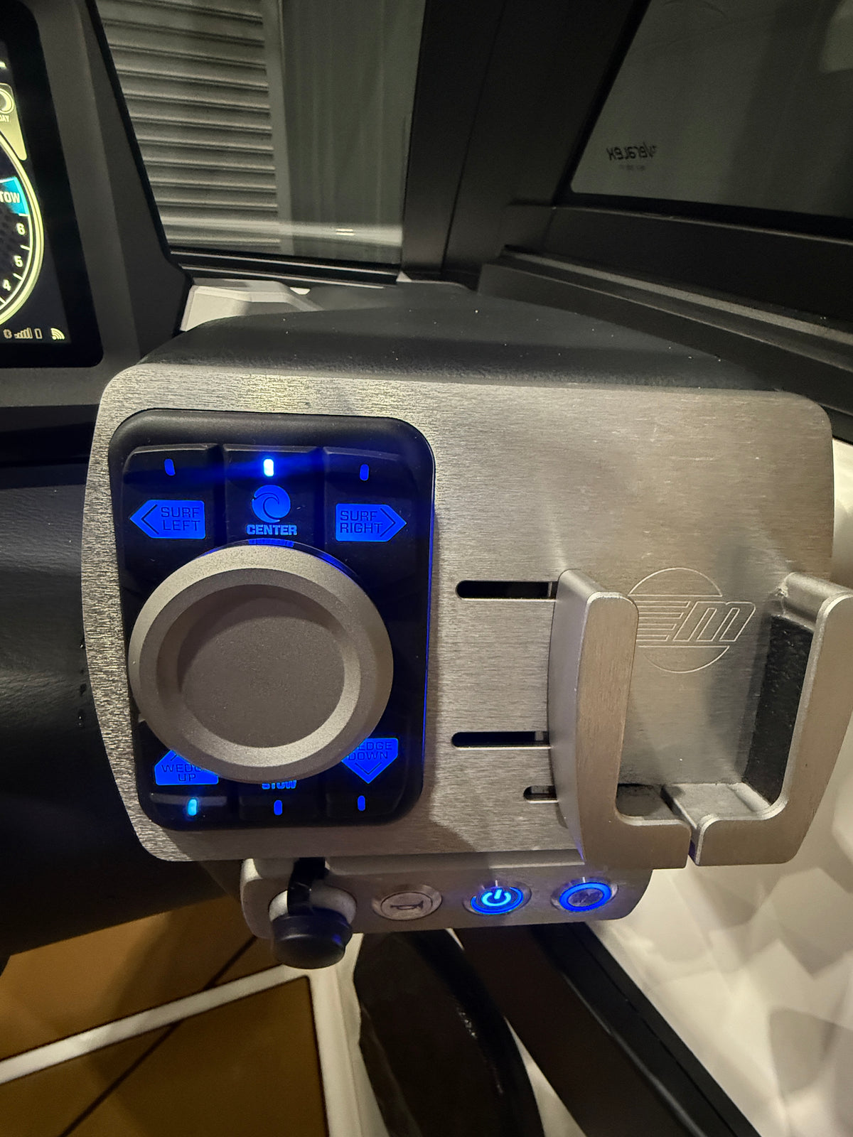 2022 Malibu 21LX — stereo control knob