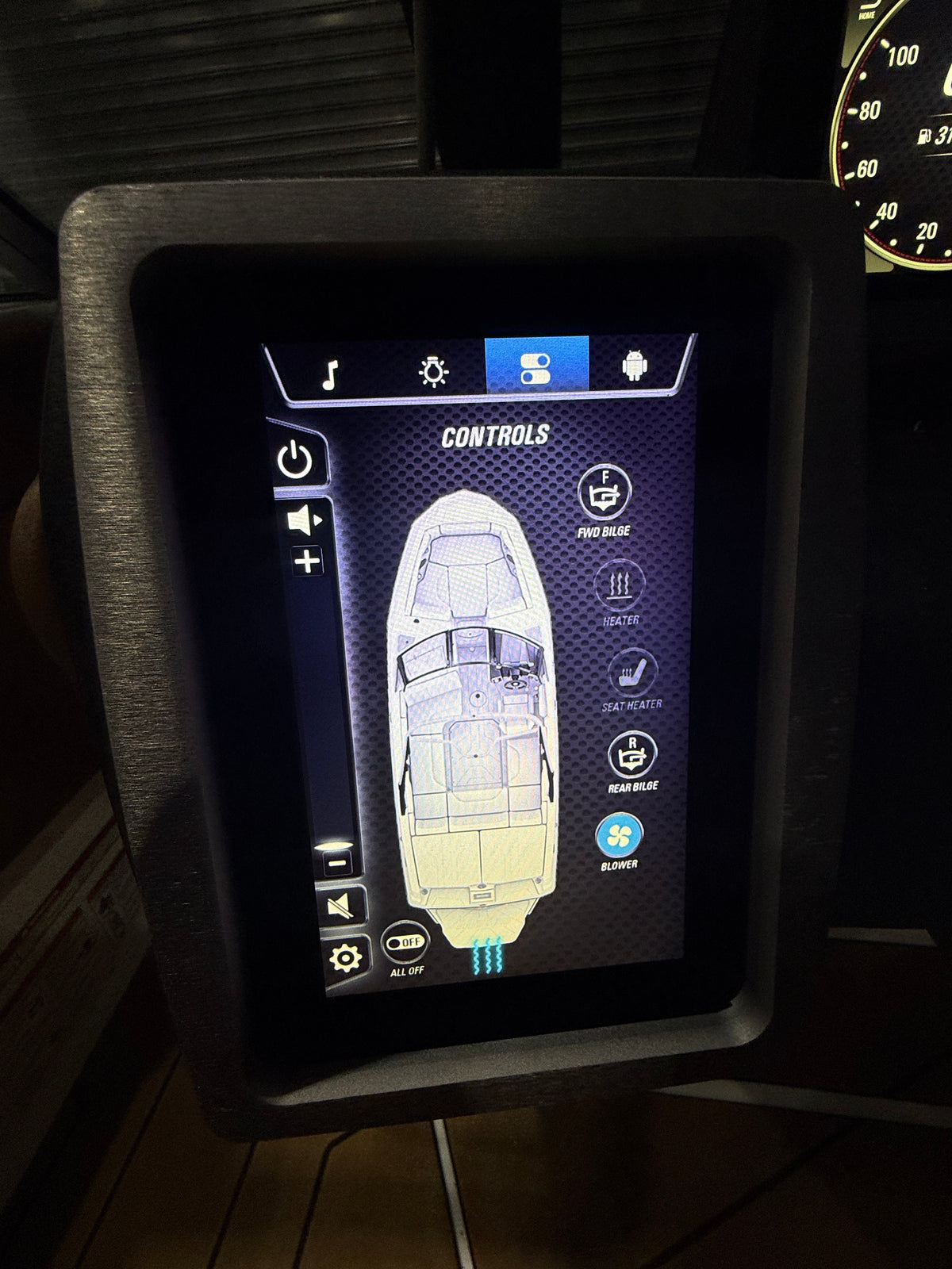 2022 Malibu 21LX — touchscreen boat controls