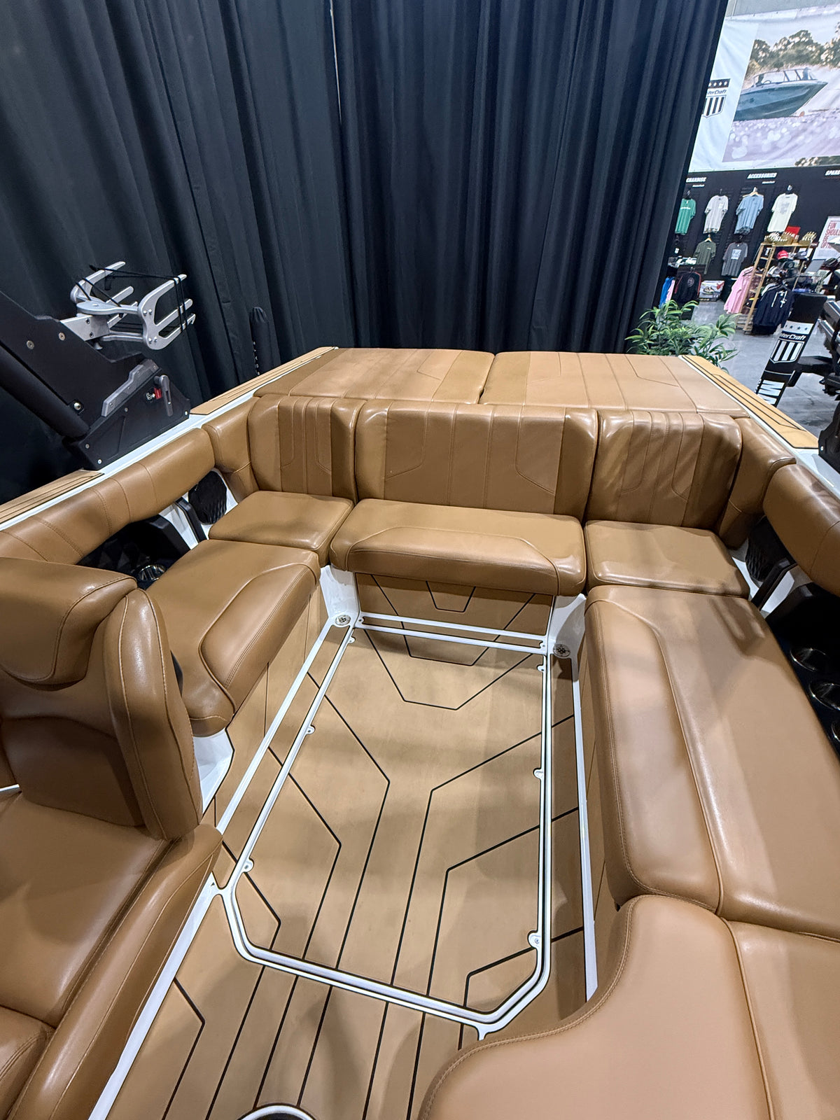 2022 Malibu 21LX — tan cockpit bench seating
