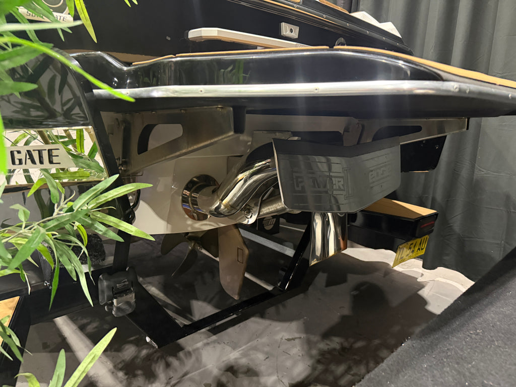 2022 Malibu 21LX — stern running gear and swim platform