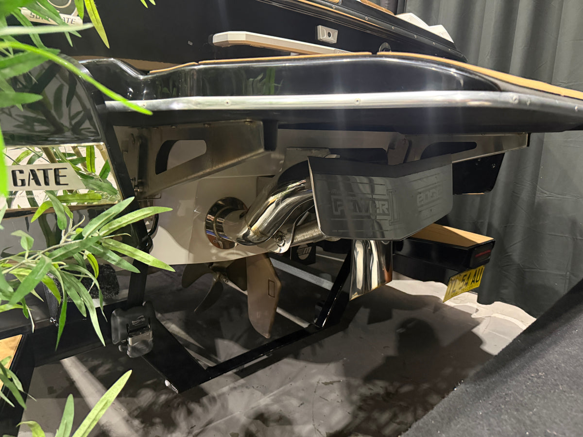 2022 Malibu 21LX — stern running gear and swim platform