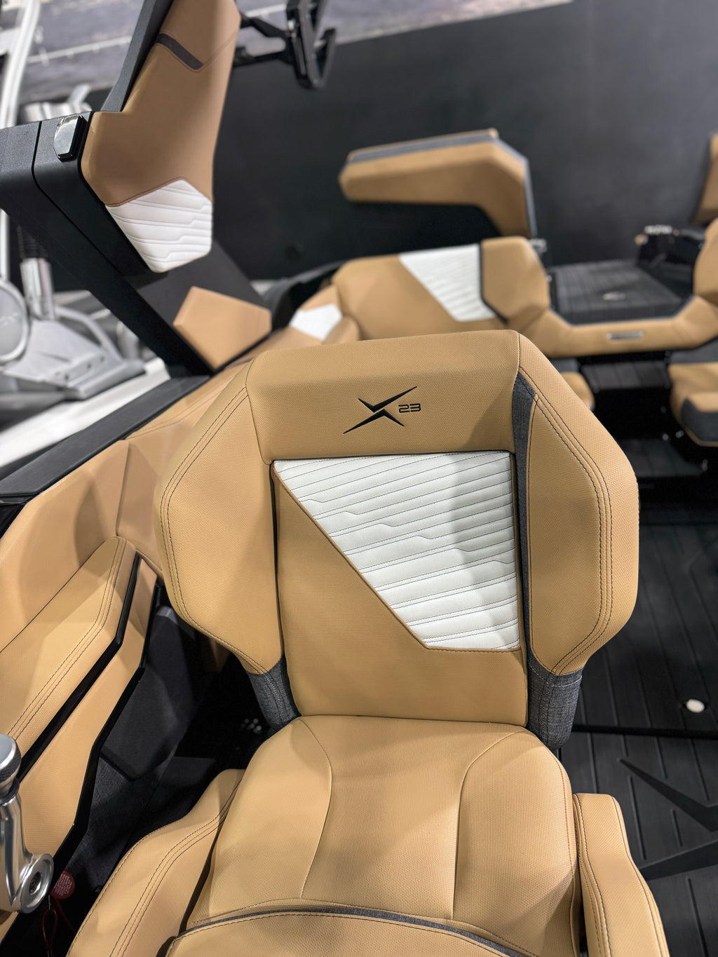 MasterCraft 2027 X23 20
