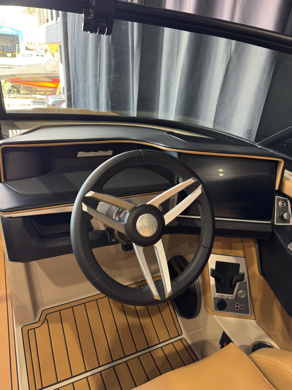 MasterCraft XT22T 2026 Helm area