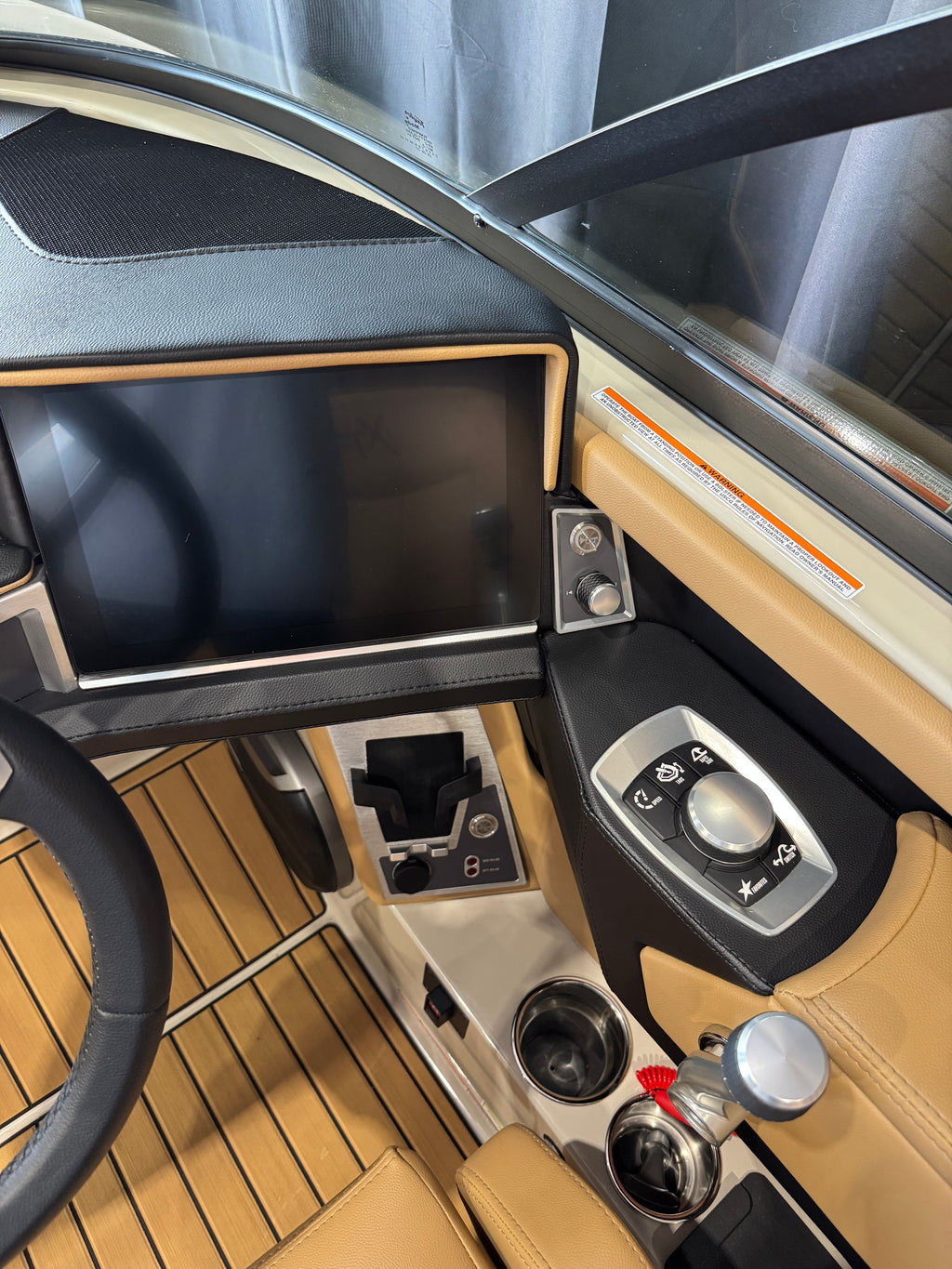 MasterCraft XT22T 2026 screen at helm
